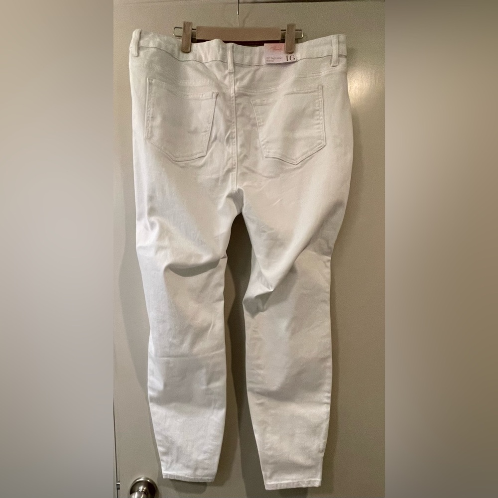 A Beautiful Soul NWT White Distressed Skinny Jean Size 16 - Picture 2 of 8
